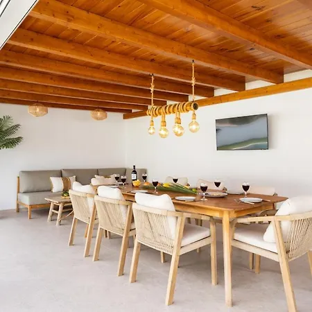 Santi Villa Callao Salvaje