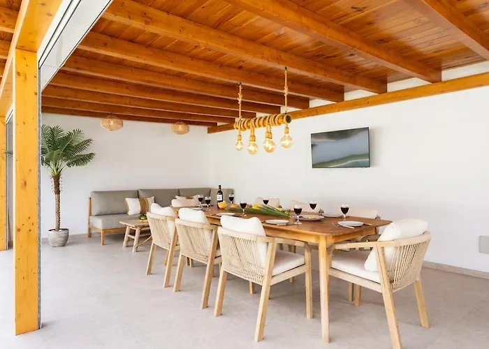 Santi Villa Callao Salvaje